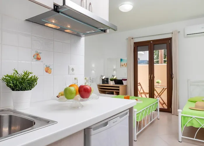 Naxos Diamond Aparthotel 3*