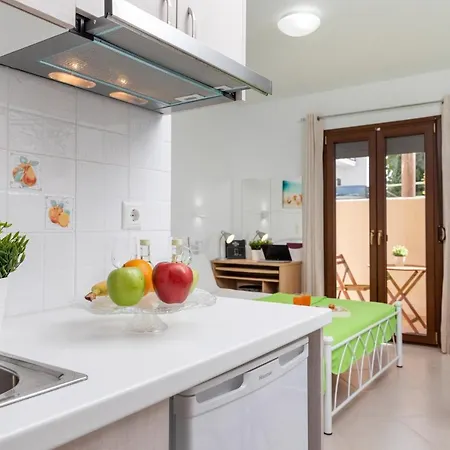 Naxos Diamond Aparthotel *